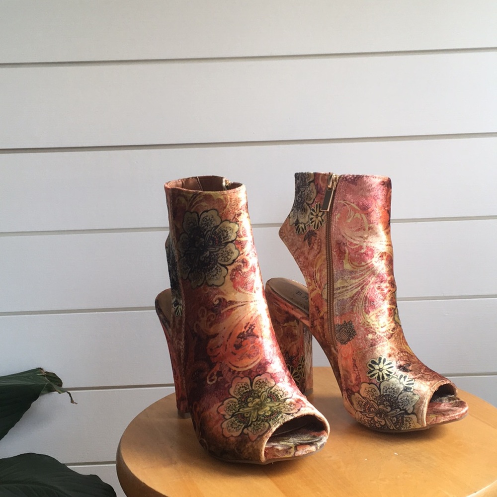 Trendy Heel. Only worn once!